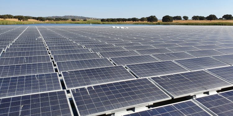 Central Fotovoltaica Flutuante de Cuba Este