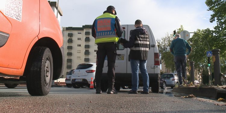 Ação de fiscalização da ASAE em Coimbra controla temperatura no transporte de alimentos