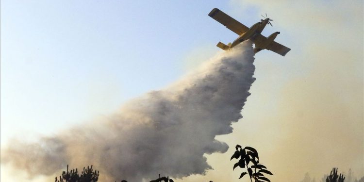avião incendios