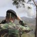 Um militar participa numa ação de patrulhamento do Exército de prevenção de incêndios florestais em Abrantes, 18 de julho de 2020. As Forças Armadas empenham até dia 19 de julho 216 militares distribuídos por 24 equipas (18 do Exército e 6 da Marinha), em ações de patrulhamento dissuasor, em 18 distritos de Portugal Continental. PAULO CUNHA/LUSA